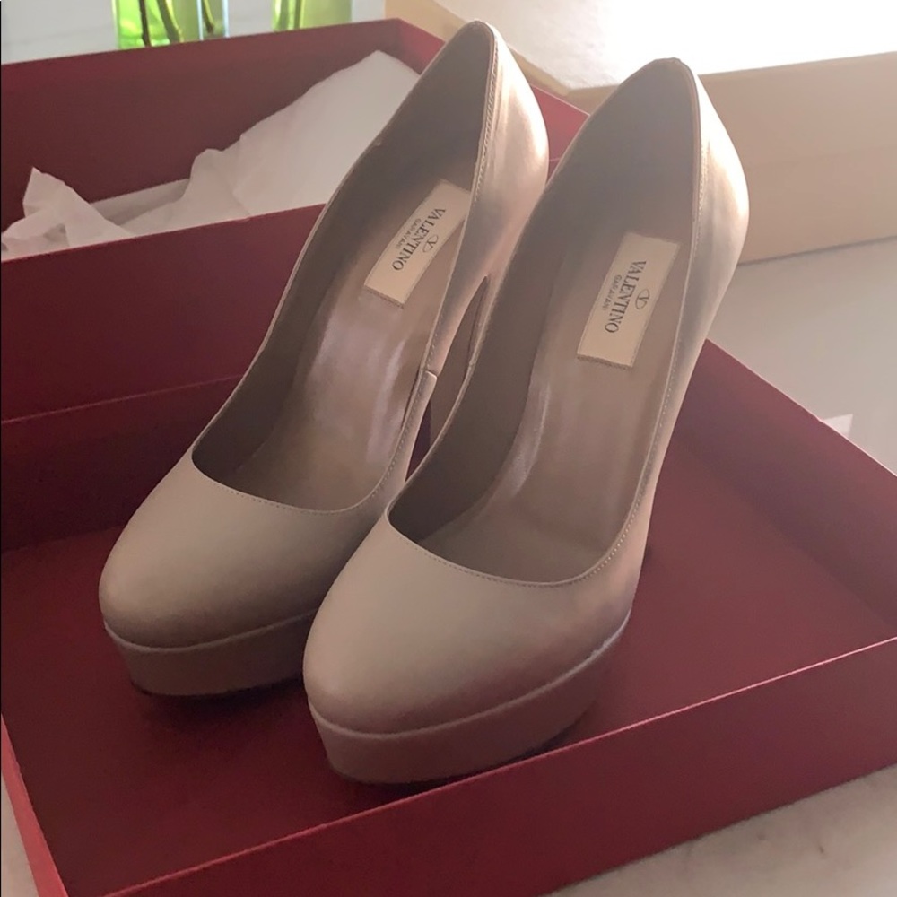 Valentino - Beige Leather Platform Pumps